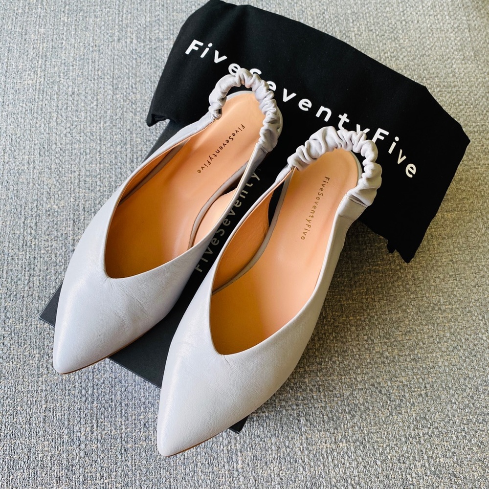 FIVESEVENTYFIVE Gray Flat Leather Sandals - NEW